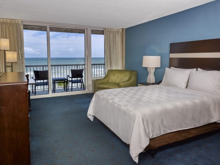 Queen Bed Oceanfront Room at Holiday Inn Resort Daytona Beach : Holiday ...